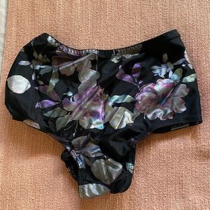 Cleo the Hurricane Bottoms